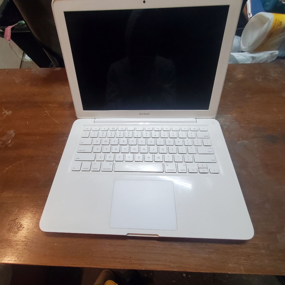 Apple MacBook